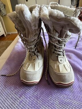 Pajar Women's Light Gray and Cream Lace-Up Faux Shearling Winter Boots